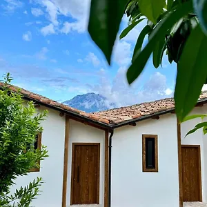 Maison d'hôtes Alpeta Agrotourism&winery - Roshnik ,